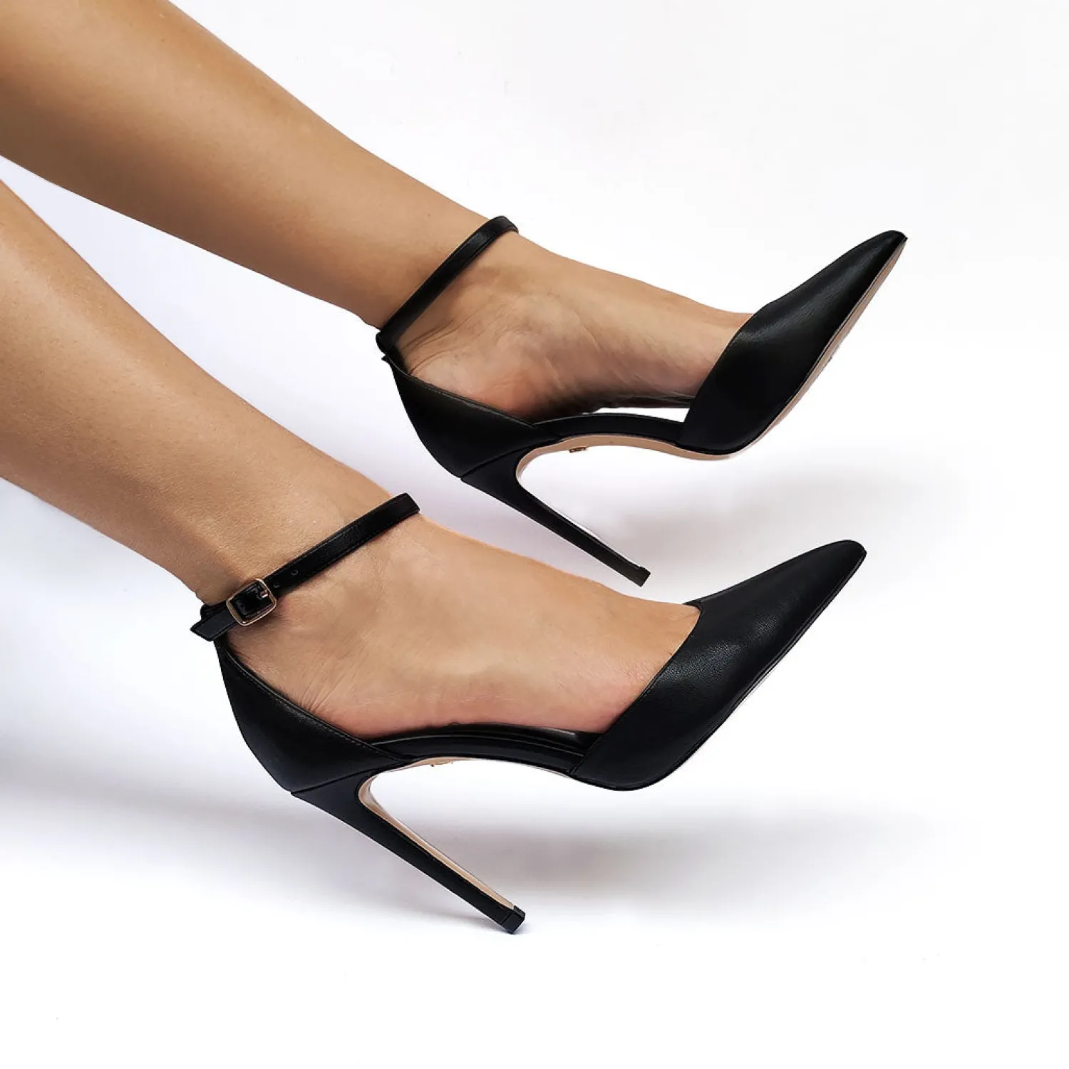 Tata Italia Décolleté con cinturino alla caviglia. Tacco alto 10cm Nero Clearance
