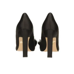 Tata Italia Décolleté in satin con fiocco luccicante sulla punta. Tacco triangolare alto 10.5cm Nero Outlet