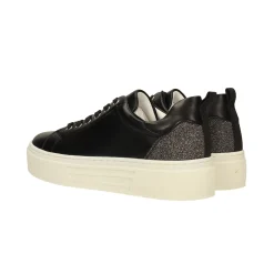 Tata Italia Sneakers con inserto glitterato. suola alta 3.5cm